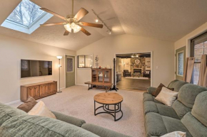 Cozy Poconos Ranch Home with Pool Access, Near Lake!